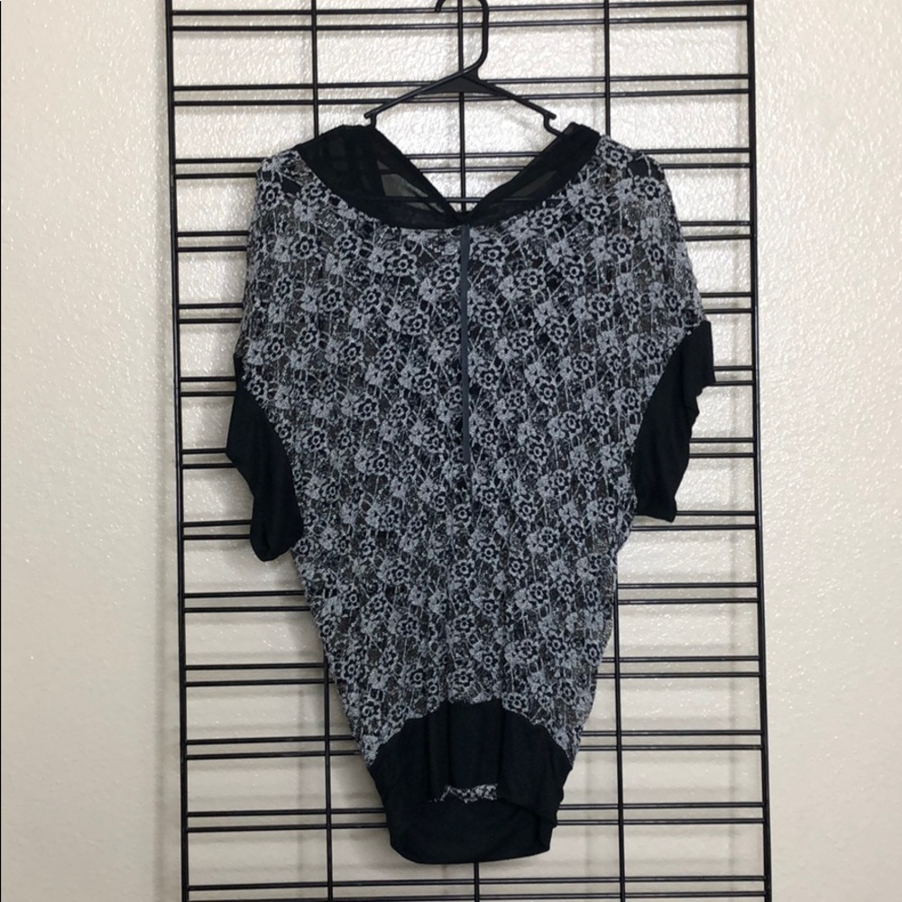 Buckle top